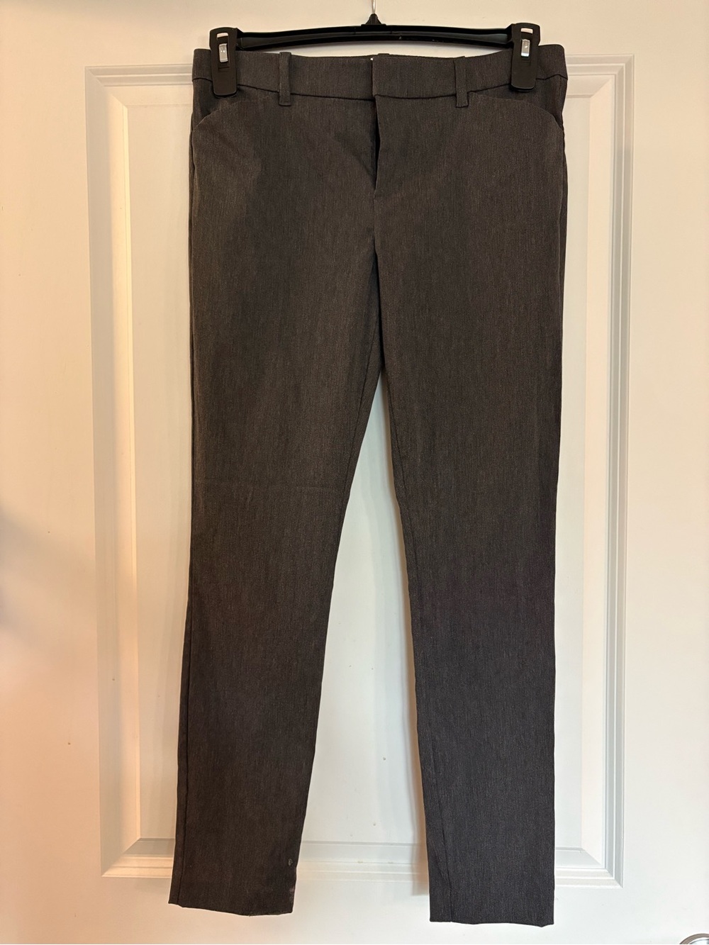 GAP Women's Cropped Ankle Pants in Charcoal